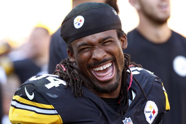 Pittsburgh Steelers running back DeAngelo Williams (34) celebrates with teammates on the sidelines after rushing for his third touchdown of the game during the second half of an NFL football game against the San Francisco 49ers in Pittsburgh, Sunday, Sept. 20, 2015. The Steelers won 43-18. (AP Photo/Gene J. Puskar)