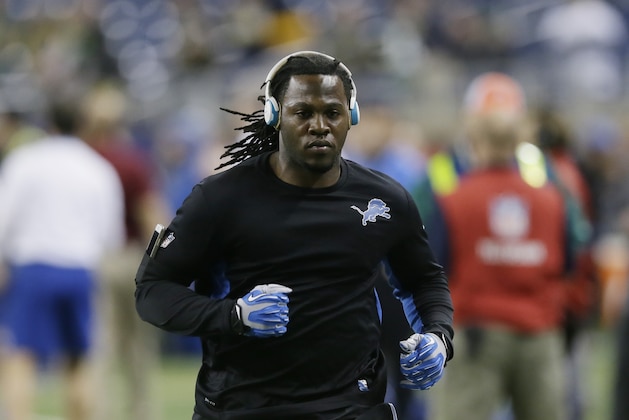 Detroit Lions running back Joique Bell warms up during pregame of an NFL football game against the Green Bay Packers, Thursday, Dec. 3, 2015, in Detroit. (AP Photo/Carlos Osorio)