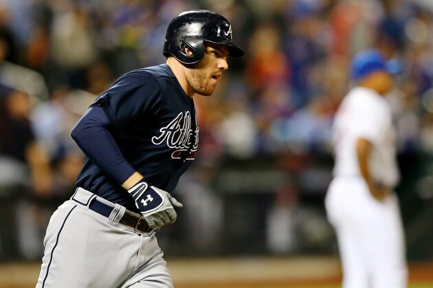 NEW YORK, NY - SEPTEMBER 23:  Freddie Freeman #5 of the Atlanta Braves rounds first after hitting a three run home run as Jeurys Familia #27 of the New York Mets reacts on September 23, 2015 at Citi Field in the Flushing neighborhood of the Queens borough of New York City.  (Photo by Elsa/Getty Images)