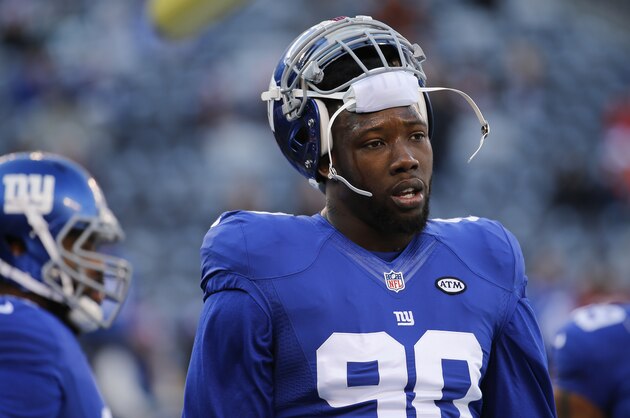 New York Giants defensive end Jason Pierre-Paul (90) warms up before playing against the Philadelphia Eagles in an NFL football game, Sunday, Jan. 3, 2016, in East Rutherford, N.J. (AP Photo/Julio Cortez)