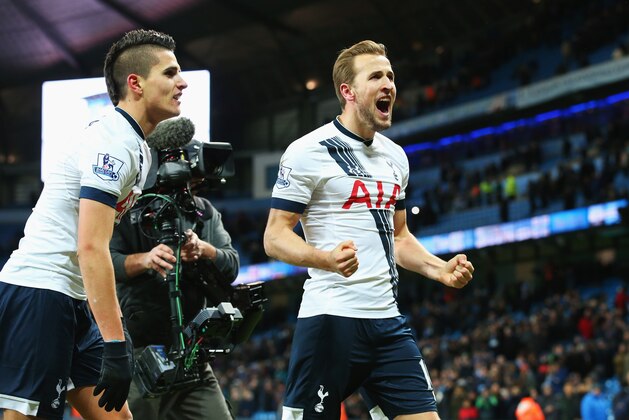 MANCHESTER, ENGLAND - FEBRUARY 14: Harry Kane of Tottenham Hotspur celebrates victory after the Barclays Premier League match between Manchester City and Tottenham Hotspur at Etihad Stadium on February 14, 2016 in Manchester, England.  (Photo by Alex Livesey/Getty Images)