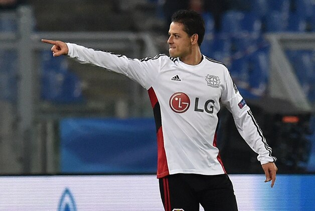 ROME, ITALY - NOVEMBER 04:  Javier Hernandez Chicharito of  Bayer 04 Leverkusen celebrates after scoring the goal 2-2 during the UEFA Champions League Group E match between AS Roma and Bayer 04 Leverkusen at Olimpico Stadium on November 4, 2015 in Rome, Italy.  (Photo by Giuseppe Bellini/Getty Images)