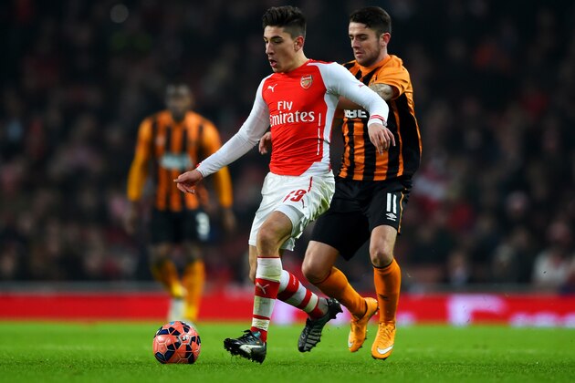 LONDON, ENGLAND - JANUARY 04:  Hector Bellerin of Arsenal battles for the ball with Robbie Brady of Hull City during the FA Cup Third Round match between Arsenal and Hull City at Emirates Stadium on January 4, 2015 in London, England.  (Photo by Paul Gilham/Getty Images)