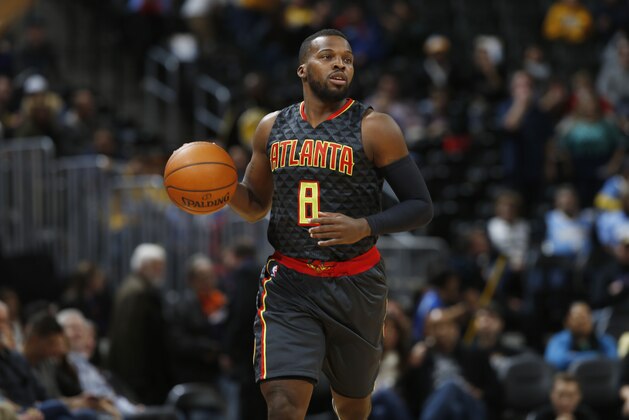 Atlanta Hawks guard Shelvin Mack (8) in the second half of an NBA basketball game Monday, Jan. 25, 2016, in Denver. The Hawks won 119-105. (AP Photo/David Zalubowski)