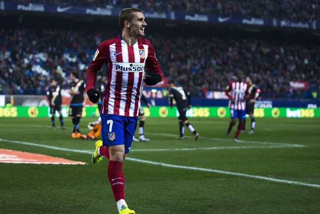 MADRID, SPAIN - JANUARY 14:  Antoine Griezmann of Atletico de Madrid celebrates scoring their second goal during the Copa del Rey Round of 16 second leg match between Club Atletico Madrid and Rayo Vallecano de Madrid at Vicente Claderon stadium on January 14, 2016 in Madrid, Spain.  (Photo by Gonzalo Arroyo Moreno/Getty Images)