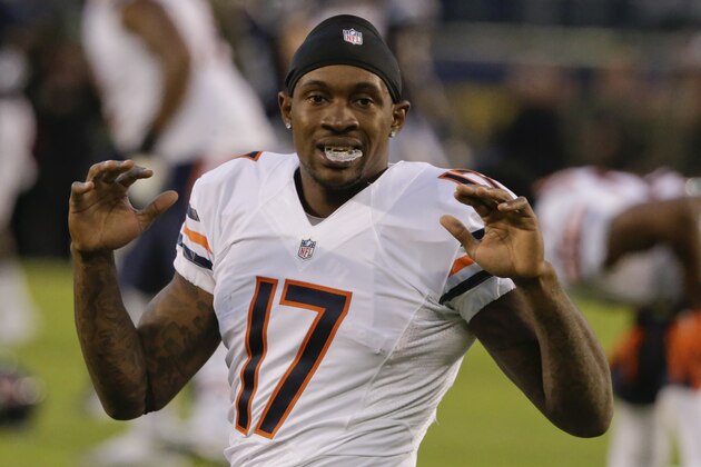 Chicago Bears wide receiver Alshon Jeffery stretches before  an NFL football game against the San Diego Chargers, Monday, Nov. 9, 2015, in San Diego. (AP Photo/Lenny Ignelzi)