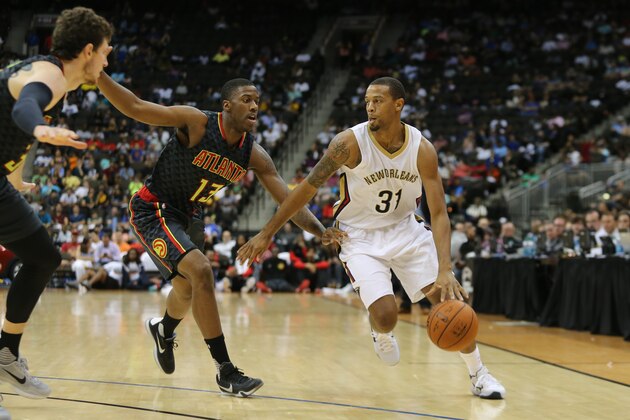 JACKSONVILLE, FL - OCTOBER 9:  Bryce Dejean-Jones #31 of the New Orleans Pelicans handles the ball against Lamar Patterson #13 of the Atlanta Hawks during a preseason game on October 9, 2015 at the Jacksonville Veterans Memorial Arena in Jacksonville, Florida. NOTE TO USER: User expressly acknowledges and agrees that, by downloading and or using this Photograph, user is consenting to the terms and conditions of the Getty Images License Agreement. Mandatory Copyright Notice: Copyright 2015 NBAE (Photo by Layne Murdoch Jr./NBAE via Getty Images)