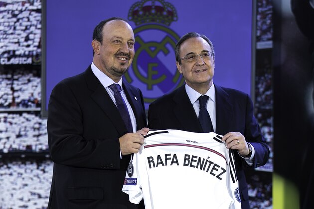 MADRID, SPAIN - JUNE 03:  New Real Madrid head coach Rafael Benitez (L) poses for a picture with president Florentino Perez  (R) during his presentation at Santiago Bernabeu stadium on June 3, 2015 in Madrid, Spain.  (Photo by Gonzalo Arroyo Moreno/Getty Images)