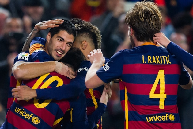 BARCELONA, SPAIN - JANUARY 27: Luis Suarez (L) of FC Barcelona celebrates with his teammates Lionel Messi (2nd L), Neymar Santos Jr (3rd L), Ivan Rakitic (2nd R) and Sergi Roberto (R) after scoring his team's first goal during the Copa del Rey Quarter Final Second Leg between FC Barcelona and Athletic Club at Camp Nou stadium on January 27, 2016 in Barcelona, Spain. (Photo by Alex Caparros/Getty Images)