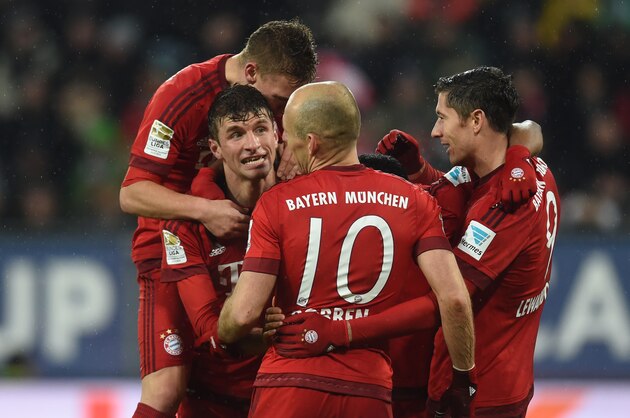 (L-R) Bayern Munich's midfielder Joshua Kimmich, Bayern Munich's striker Thomas Mueller, Bayern Munich's Dutch midfielder Arjen Robben and Bayern Munich's Polish striker Robert Lewandowski celebrate after the third goal for Munich during the German first division Bundesliga football match of FC Augsburg vs FC Bayern Munich in Augsburg, southern Germany, on February 14, 2016. / AFP / CHRISTOF STACHE / RESTRICTIONS: DURING MATCH TIME: DFL RULES TO LIMIT THE ONLINE USAGE TO 15 PICTURES PER MATCH AND FORBID IMAGE SEQUENCES TO SIMULATE VIDEO. == RESTRICTED TO EDITORIAL USE == FOR FURTHER QUERIES PLEASE CONTACT DFL DIRECTLY AT   49 69 650050        (Photo credit should read CHRISTOF STACHE/AFP/Getty Images)