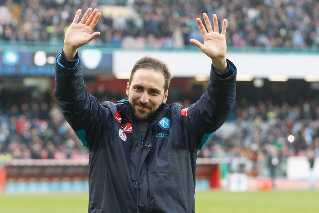 NAPLES, ITALY - JANUARY 31:  Gonzalo Higuain of Napoli during the Serie A match between SSC Napoli and Empoli FC at Stadio San Paolo on January 31, 2016 in Naples, Italy.  (Photo by Maurizio Lagana/Getty Images)