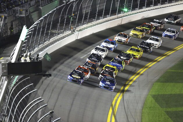The field takes the green flag to start the first of two qualifying races for Sunday's NASCAR Daytona 500 Sprint Cup series auto race at Daytona International Speedway in Daytona Beach, Fla., Thursday, Feb. 18, 2016. (AP Photo/David Graham)