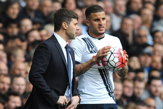 Tottenham manager Mauricio Pochettino talks to Tottenham’s Kyle Walker, right, during the English Premier League soccer match between Tottenham Hotspur and Liverpool at the White Hart Lane, London, England, Saturday, Oct. 17, 2015. (AP Photo/Rui Vieira)