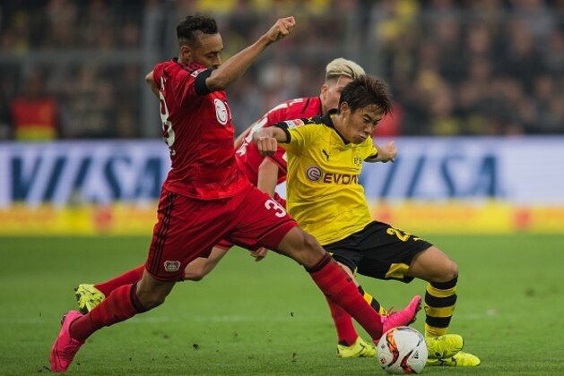 (L-R) Karim Bellarabi of Bayer 04 Leverkusen, Kevin Kampl of Bayer 04 Leverkusen, Shinji Kagawa of Borussia Dortmund during the Bundesliga match between Borussia Dortmund and Bayer 04 Leverkusen on September 20, 2015 at the Signal Iduna Park in Dortmund, Germany.(Photo by VI Images via Getty Images)