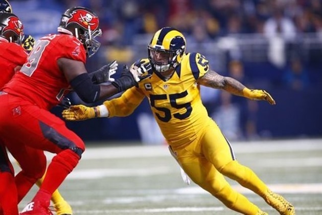 St. Louis Rams middle linebacker James Laurinaitis (55) takes up his position during the first quarter of an NFL football game against the Tampa Bay Buccaneers on Thursday, Dec. 17, 2015, in St. Louis. (AP Photo/Billy Hurst)