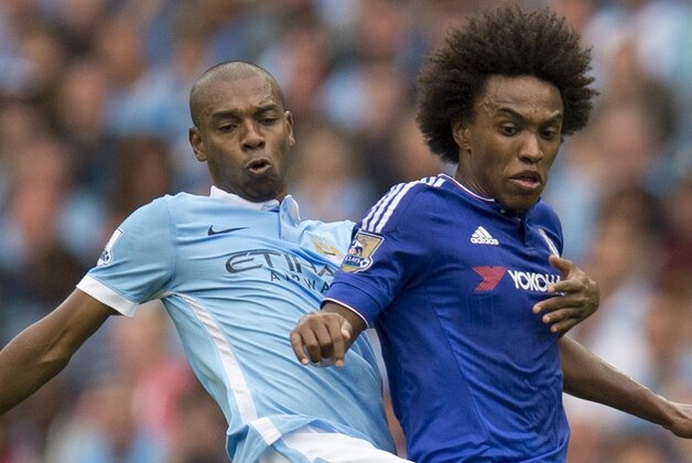 Chelsea's Brazilian midfielder Willian (R) vies for the ball with Manchester City's Brazilian midfielder Fernandinho during the English Premier League football match between Manchester City and Chelsea at The Etihad stadium in Manchester, north west England on August 16, 2015. AFP PHOTO / OLI SCARFF  RESTRICTED TO EDITORIAL USE. NO USE WITH UNAUTHORIZED AUDIO, VIDEO, DATA, FIXTURE LISTS, CLUB/LEAGUE LOGOS OR 'LIVE' SERVICES. ONLINE IN-MATCH USE LIMITED TO 75 IMAGES, NO VIDEO EMULATION. NO USE IN BETTING, GAMES OR SINGLE CLUB/LEAGUE/PLAYER PUBLICATIONS.        (Photo credit should read OLI SCARFF/AFP/Getty Images)