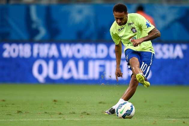 SALVADOR, BRAZIL - NOVEMBER 17: Neymar of Brazil kics the  ball during warm up a match between Brazil and Peru as part of 2018 FIFA World Cup Russia Qualifiers at Arena Fonte Nova on November 17, 2015 in Salvador, Brazil.  (Photo by Buda Mendes/Getty Images)