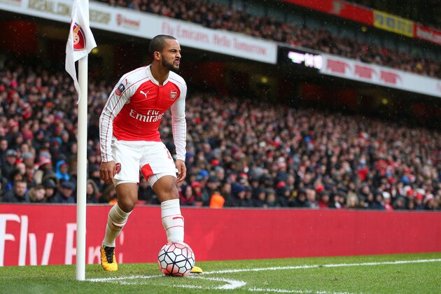 LONDON, ENGLAND - FEBRUARY 20 :  Theo Walcott of Arsenal prepares to take a corner during the Emirates FA Cup match between Arsenal and Hull City at the Emirates Stadium on February 20, 2016 in London, England.  (Photo by Catherine Ivill - AMA/Getty Images)