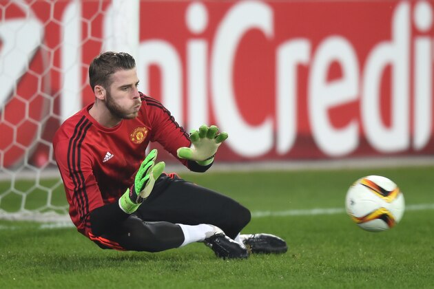 HERNING, DENMARK - FEBRUARY 18:  David De Gea of Manchester United warms up prior to the UEFA Europa League round of 32 first leg match between FC Midtjylland and Manchester United at Herning MCH Multi Arena on February 18, 2016 in Herning, Denmark.  (Photo by Michael Regan/Getty Images)