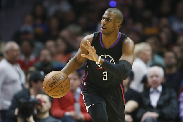 Los Angeles Clippers' Chris Paul controls the ball against the Golden State Warriors during the first half of an NBA basketball game, Saturday, Feb. 20, 2016, in Los Angeles. (AP Photo/Danny Moloshok)