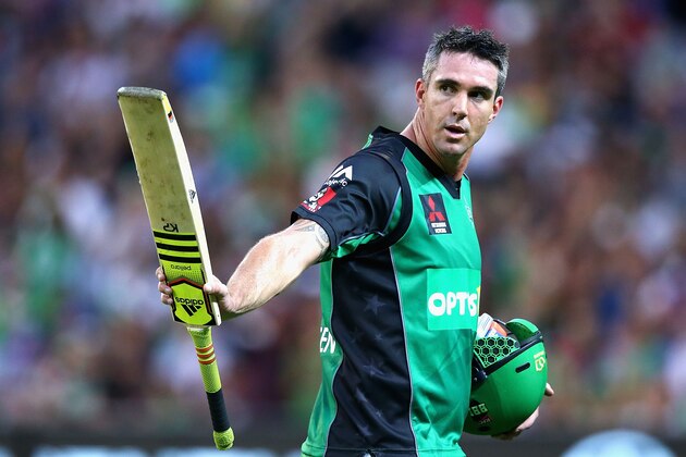 MELBOURNE, AUSTRALIA - JANUARY 24:  Kevin Pietersen of the Stars walks off after being dismissed by Chris Green of the Thunder during the Big Bash League final match between Melbourne Stars and the Sydney Thunder at Melbourne Cricket Ground on January 24, 2016 in Melbourne, Australia.  (Photo by Robert Prezioso/Getty Images)