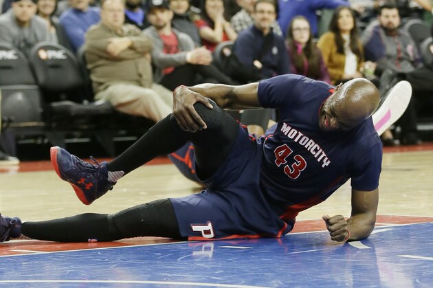 Detroit Pistons forward Anthony Tolliver reacts after injuring his right knee during the first half of an NBA basketball game against the New Orleans Pelicans, Sunday, Feb. 21, 2016, in Auburn Hills, Mich. (AP Photo/Carlos Osorio)