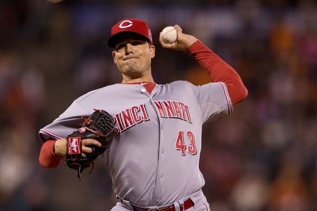 SAN FRANCISCO, CA - SEPTEMBER 14:  Manny Parra #43 of the Cincinnati Reds pitches against the San Francisco Giants during the seventh inning at AT&T Park on September 14, 2015 in San Francisco, California. The San Francisco Giants defeated the Cincinnati Reds 5-3. (Photo by Jason O. Watson/Getty Images)