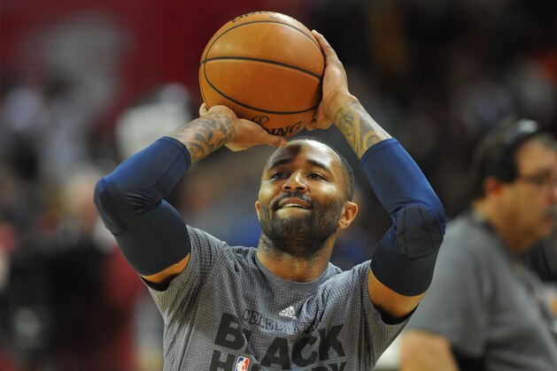 Feb 5, 2016; Cleveland, OH, USA; Cleveland Cavaliers guard Mo Williams (52) warms up before the game between the Cleveland Cavaliers and the Boston Celtics at Quicken Loans Arena. Mandatory Credit: Ken Blaze-USA TODAY Sports Feb 5, 2016; Cleveland, OH, USA; Cleveland Cavaliers guard Mo Williams (52) warms up before the game between the Cleveland Cavaliers and the Boston Celtics at Quicken Loans Arena. Mandatory Credit: Ken Blaze-USA TODAY Sports