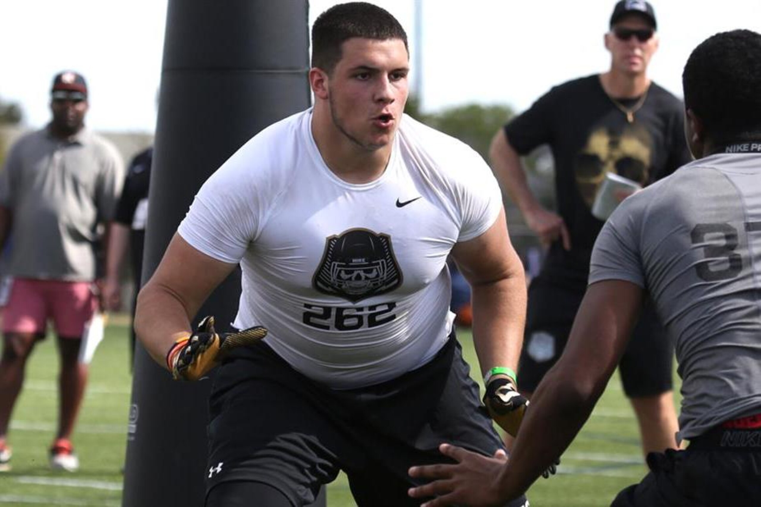 IMG Academy 4-star offensive lineman Robert Hainsey has 20-plus offers and has watched his game rise since transferring from the greater Pittsburgh area.