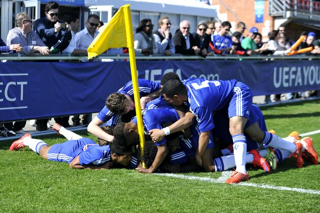 NYON, SWITZERLAND - APRIL 13:  Players of Chelsea FC celebrate a goal from Isaiah Brown during the UEFA Youth League final match between FC Shakhtar Donetsk and Chelsea FC at Colovray on April 13, 2015 in Nyon, Switzerland.  (Photo by Harold Cunningham/Getty Images for UEFA)