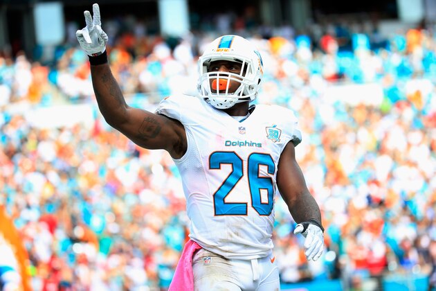 MIAMI GARDENS, FL - OCTOBER 25:  Lamar Miller #26 of the Miami Dolphins celebrates his touchdown in the second quarter against the Houston Texans at Sun Life Stadium on October 25, 2015 in Miami Gardens, Florida.  (Photo by Chris Trotman/Getty Images)