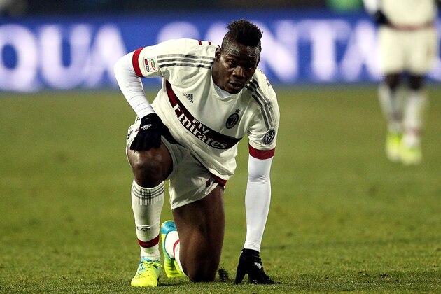 EMPOLI, ITALY - JANUARY 23: Mario Balotelli of AC Milan in action during the Serie A match between Empoli FC and AC Milan at Stadio Carlo Castellani on January 23, 2016 in Empoli, Italy.  (Photo by Gabriele Maltinti/Getty Images)