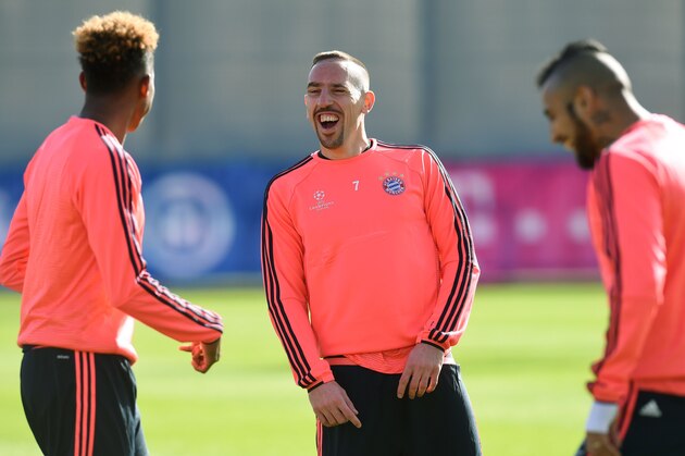 (L-R) Bayern Munich's Austrian defender David Alaba, Bayern Munich's French midfielder Franck Ribery and Bayern Munich's Chilian midfielder Arturo Vidal joke during the last team trainings session one day before the Champions League last 16, first-leg match between Juventus Turin and Bayern Munich at the trainings field in Munich, southern Germany, on February 22, 2016.  / AFP / CHRISTOF STACHE        (Photo credit should read CHRISTOF STACHE/AFP/Getty Images)