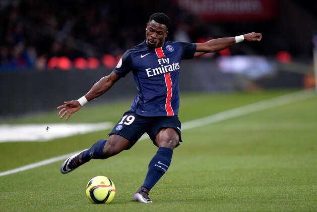 PARIS, FRANCE - FEBRUARY 03:  Serge Aurier of Paris Saint-Germain kicks the ball during the Ligue 1 game between Paris Saint-Germain and FC Lorient at Parc des Princes on February 3, 2016 in Paris, France.  (Photo by Aurelien Meunier/Getty Images)