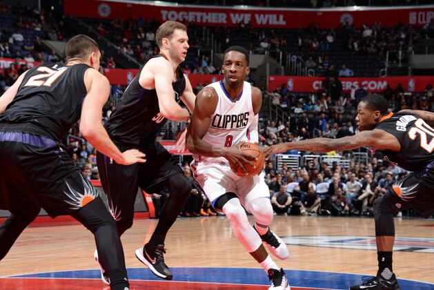 LOS ANGELES, CA - FEBRUARY 22: Jeff Green #8 of the Los Angeles Clippers handles the ball against the Phoenix Suns  on February 22, 2016 at STAPLES Center in Los Angeles, California. NOTE TO USER: User expressly acknowledges and agrees that, by downloading and/or using this Photograph, user is consenting to the terms and conditions of the Getty Images License Agreement. Mandatory Copyright Notice: Copyright 2016 NBAE (Photo by Andrew D. Bernstein/NBAE via Getty Images)