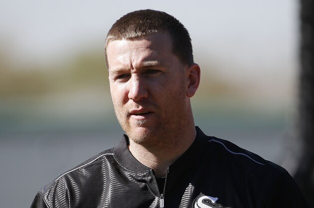 Chicago White Sox's Todd Frazier adjusts his batting gloves during a spring training baseball workout Monday, Feb. 22, 2016, in Glendale, Ariz. (AP Photo/Ross D. Franklin)