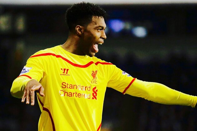 LONDON, ENGLAND - FEBRUARY 09:  Jurgen Klopp, manager of Liverpool talks to substitute Daniel Sturridge of Liverpool during the Emirates FA Cup Fourth Round Replay match between West Ham United and Liverpool at Boleyn Ground on February 9, 2016 in London, England.  (Photo by Clive Rose/Getty Images)