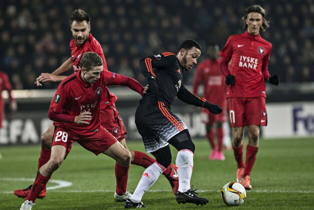 Andre Romer, left, of Midtjylland and Manchester United's Memphis Depay in action during their Europa League round of 32 first leg soccer match at MCH Arena in Herning, Denmark, on Thursday, Feb. 18 2016. (AP Photo/POLFOTO, Tobias Nicolai) DENMARK OUT