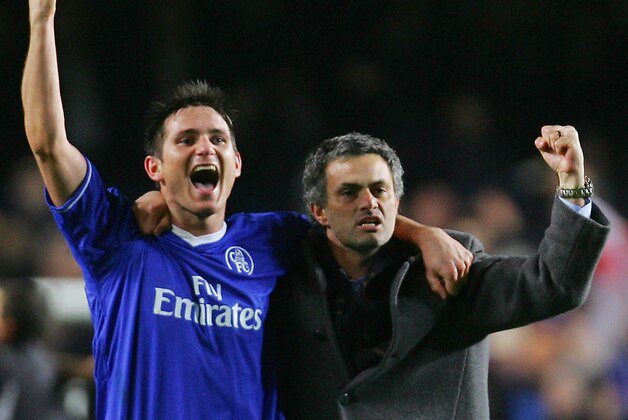 LONDON, United Kingdom:  Chelsea's Frank Lampard (L) and manager Jose Mourinho celebrate their team's win over Barcelona after their second leg Champion's League football match at Stamford Bridge stadium in London 08 March, 2005. Chelsea won 4-2 and advances 5-4 on agrigate.    AFP PHOTO/jJIM WATSON  (Photo credit should read JIM WATSON/AFP/Getty Images)