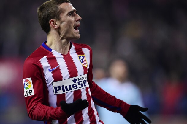 Atletico Madrid's French forward Antoine Griezmann celebrates after scoring a goal during the Spanish Copa del Rey (King's Cup) quarterfinal second leg football match Club Atletico de Madrid vs RC Celta de Vigo at the Vicente Calderon stadium in Madrid on January 27, 2016.   AFP PHOTO/ JAVIER SORIANO / AFP / JAVIER SORIANO        (Photo credit should read JAVIER SORIANO/AFP/Getty Images)