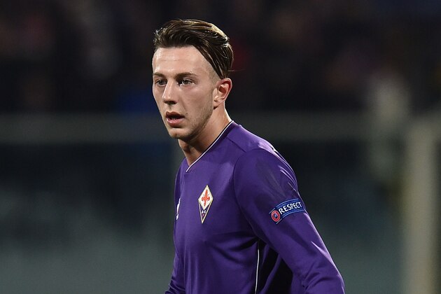 FLORENCE, ITALY - FEBRUARY 18:  Federico Bernardeschi of Fiorentina in action during the UEFA Europa League Round of 32 first leg match between Fiorentina and Tottenham Hotspur at Stadio Artemio Franchi on February 18, 2016 in Florence, Italy.  (Photo by Giuseppe Bellini/Getty Images)