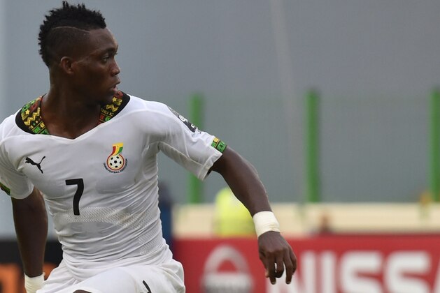 Ghana's midfielder Christian Atsu controls the ball during the 2015 African Cup of Nations quarter-final football match between Ghana and Guinea in Malabo on February 1, 2015. AFP PHOTO / ISSOUF SANOGO        (Photo credit should read ISSOUF SANOGO/AFP/Getty Images)