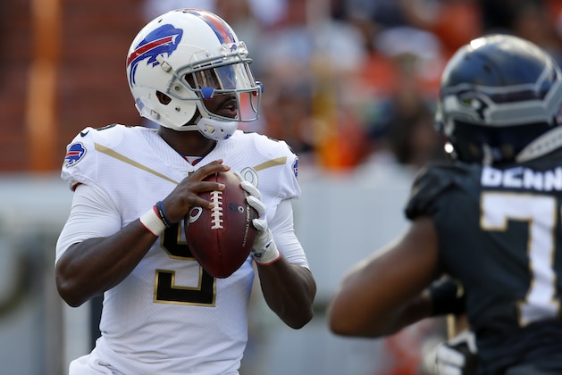 Buffalo Bills quarterback Tyrod Taylor (5) looks to throw a pass during the NFL Pro Bowl football game, Sunday, Jan. 31, 2016, in Honolulu.  (Jeff Haynes/AP Images for Panini)