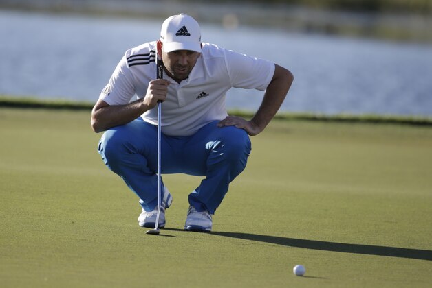 Sergio Garcia, of Spain, lines up a putt on the 16th hole during the first round of the Honda Classic golf tournament, Thursday, Feb. 25, 2016, in Palm Beach Gardens, Fla. (AP Photo/Lynne Sladky)