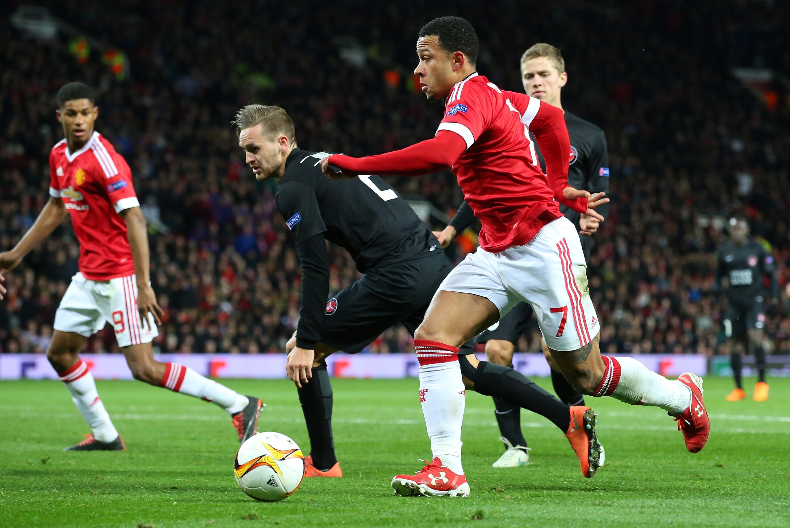MANCHESTER, ENGLAND - FEBRUARY 25: Memphis Depay of Manchester United runs with the ball during the UEFA Europa League Round of 32 second leg match between Manchester United and FC Midtjylland at Old Trafford on February 25, 2016 in Manchester, United Kingdom. (Photo by Alex Livesey/Getty Images) MANCHESTER, ENGLAND - FEBRUARY 25: Memphis Depay of Manchester United runs with the ball during the UEFA Europa League Round of 32 second leg match between Manchester United and FC Midtjylland at Old Trafford on February 25, 2016 in Manchester, United Kingdom. (Photo by Alex Livesey/Getty Images)