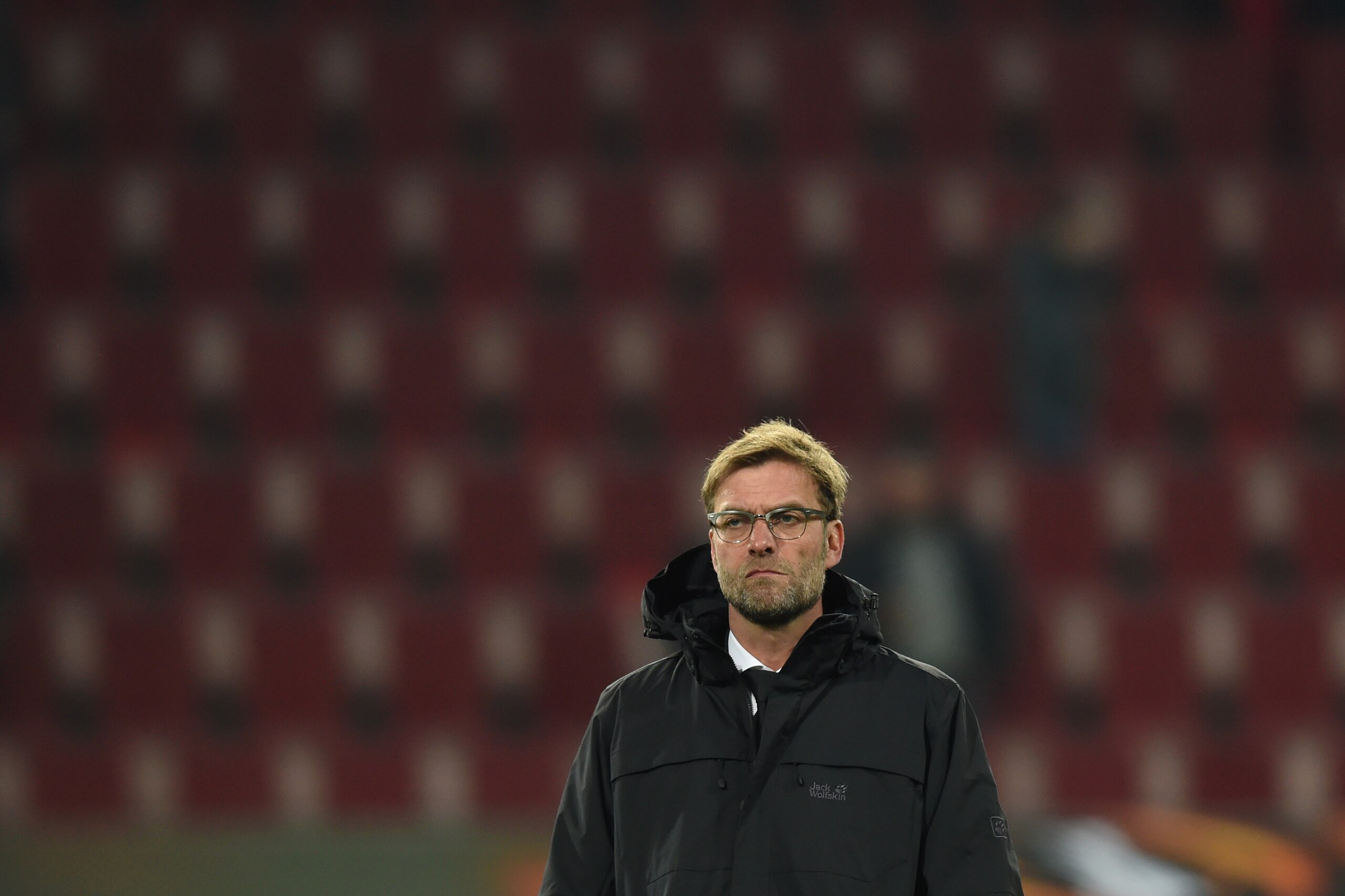Liverpool's German headcoach Juergen Klopp follows the warm up ahead of the UEFA Europa League Round of 32 football match between FC Augsburg and Liverpool FC in Augsburg, southern Germany on February 18, 2016. 

 / AFP / Christof STACHE        (Photo credit should read CHRISTOF STACHE/AFP/Getty Images)