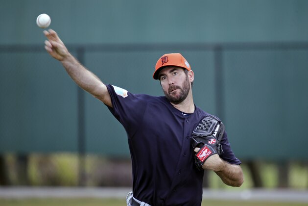 Detroit Tigers starting pitcher Justin Verlander loosens up during a spring training baseball workout, Monday, Feb. 22, 2016, in Lakeland, Fla. (AP Photo/John Raoux)