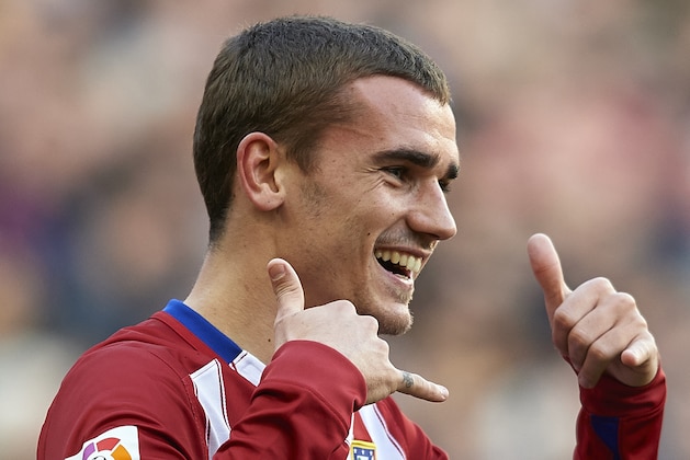 BARCELONA, SPAIN - JANUARY 30:  Antoine Griezmann of Atletico de Madrid celebrates during the La Liga match between FC Barcelona and Atletico de Madrid at Camp Nou on January 30, 2016 in Barcelona, Spain.  (Photo by Manuel Queimadelos Alonso/Getty Images)