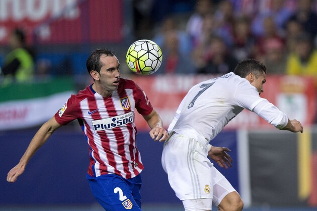 MADRID, SPAIN - OCTOBER 04: Diego Godin (L) of Atletico de Madrid wins the header before Cristiano Ronaldo (R) of Real Madrid CF during the La Liga match between Club Atletico de Madrid and Real Madrid CF at Vicente Calderon Stadium on October 4, 2015 in Madrid, Spain.  (Photo by Gonzalo Arroyo Moreno/Getty Images)