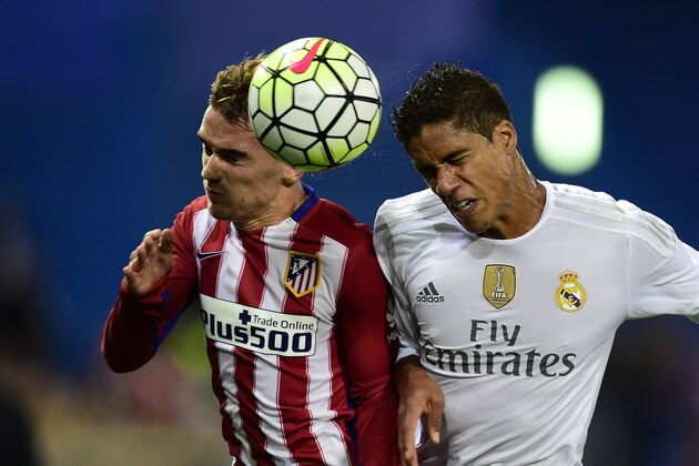 Atletico Madrid's French forward Antoine Griezmann (L) vies with Real Madrid's French defender Raphael Varane during the Spanish league football match Club Atletico de Madrid vs Real Madrid CF at the Vicente Calderon stadium in Madrid on October 4, 2015.   AFP PHOTO/ JAVIER SORIANO        (Photo credit should read JAVIER SORIANO/AFP/Getty Images)